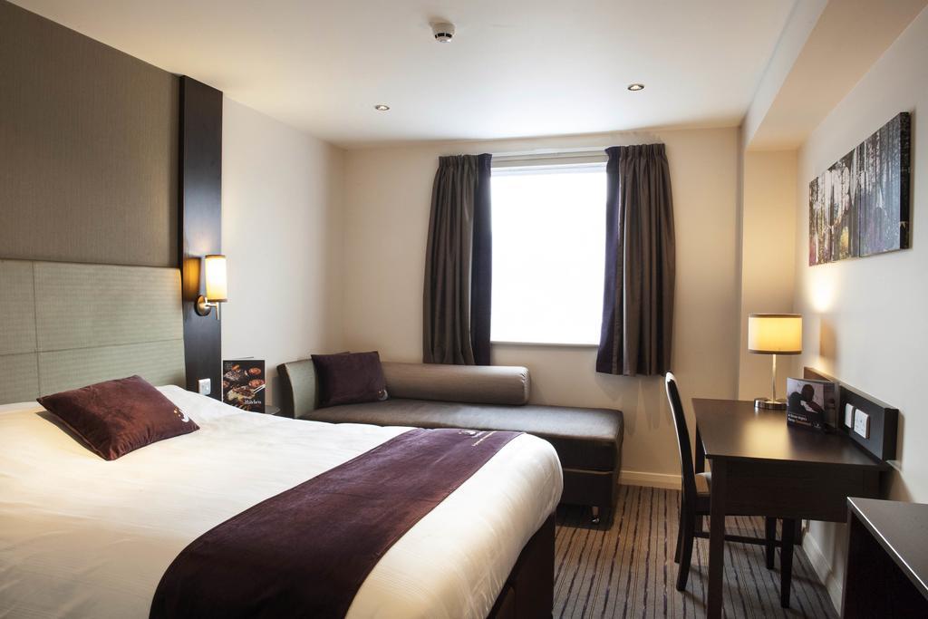 Premier Inn Oldham - Broadway 외부 사진