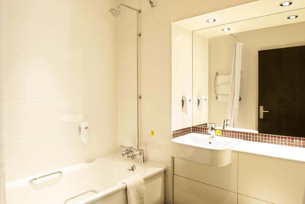 Premier Inn Oldham - Broadway 외부 사진